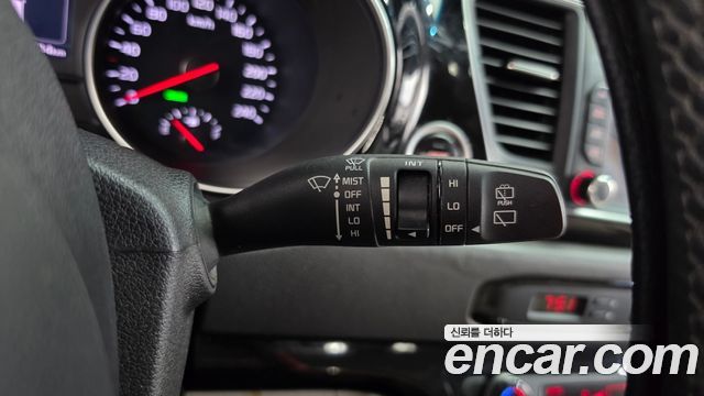 Kia Carnival 9-seater Prestige 2015 — фото 28