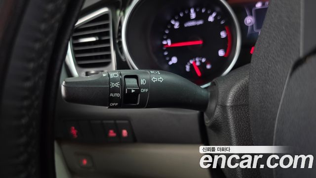 Kia Carnival 9-seater Prestige 2015 — фото 29