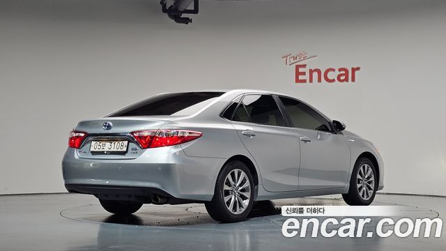 Toyota Camry Hybrid XLE 2017 — фото 2