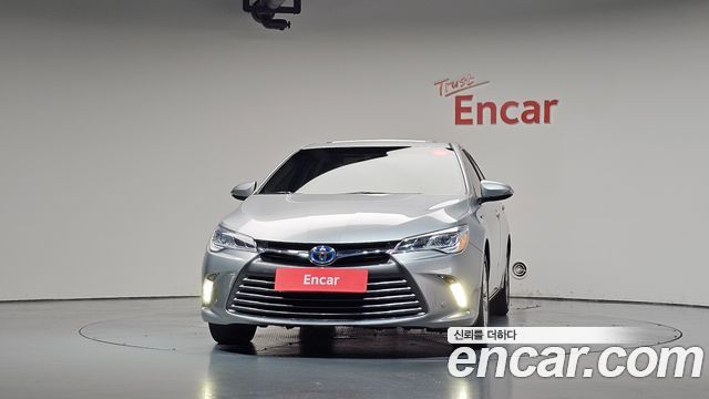 Toyota Camry Hybrid XLE 2017 — фото 3