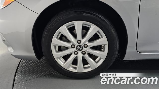 Toyota Camry Hybrid XLE 2017 — фото 5