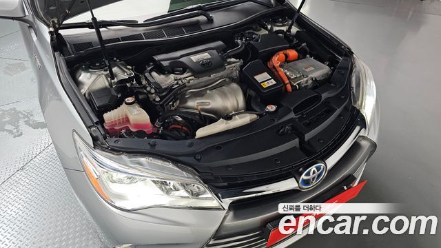 Toyota Camry Hybrid XLE 2017 — фото 6