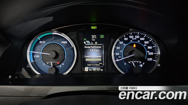 Toyota Camry Hybrid XLE 2017 — фото 8
