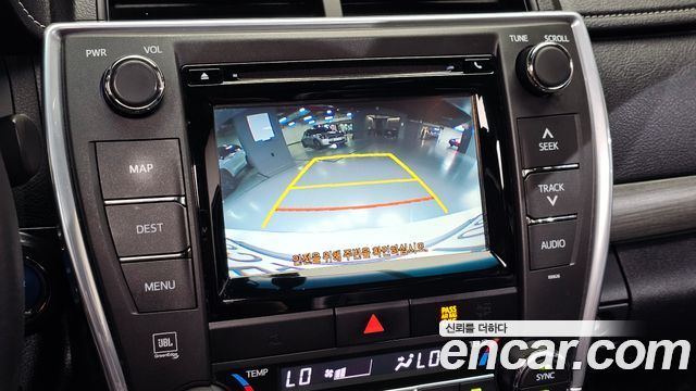 Toyota Camry Hybrid XLE 2017 — фото 16