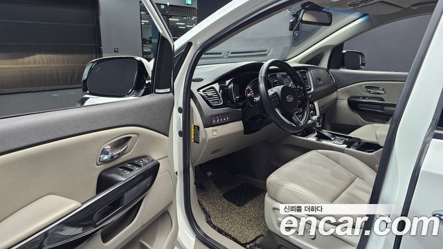 Kia Carnival 9-seater Prestige 2018 — фото 10