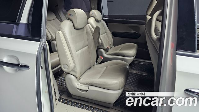 Kia Carnival 9-seater Prestige 2018 — фото 11