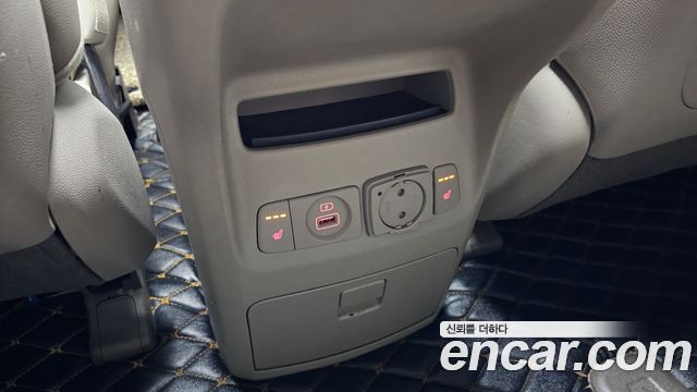 Kia Carnival 9-seater Prestige 2018 — фото 17