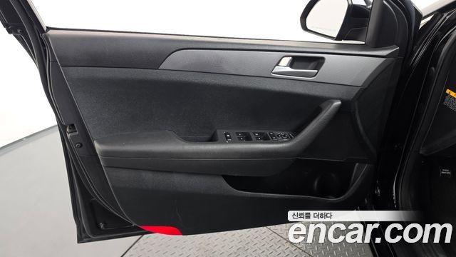 Hyundai Sonata (LF) 2.0 Style 2015 — фото 24