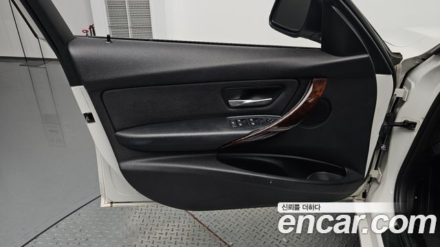 BMW 3 Series (F30) 320i 2013 — фото 24