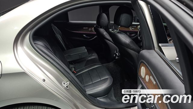 Mercedes-Benz E-Class (W213) E300e 4MATIC Exclusive 2021 — фото 11