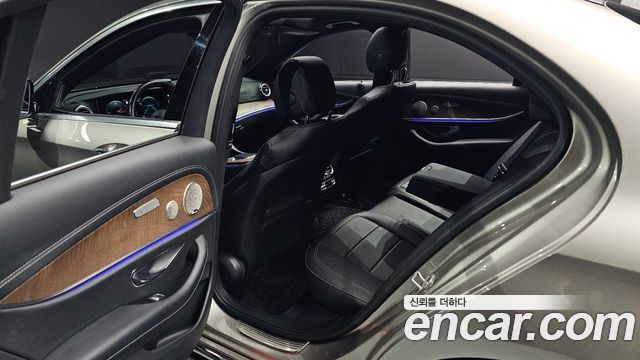 Mercedes-Benz E-Class (W213) E300e 4MATIC Exclusive 2021 — фото 12