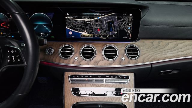 Mercedes-Benz E-Class (W213) E300e 4MATIC Exclusive 2021 — фото 14