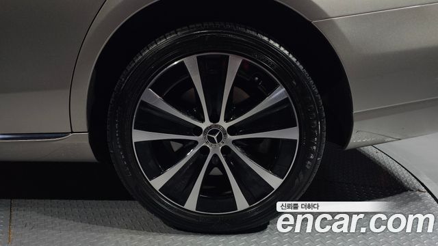 Mercedes-Benz E-Class (W213) E300e 4MATIC Exclusive 2021 — фото 21