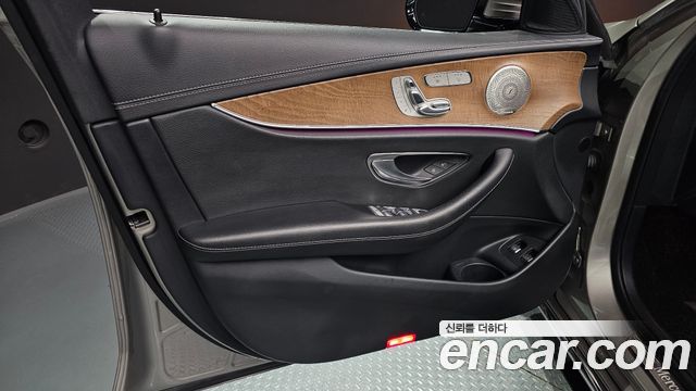 Mercedes-Benz E-Class (W213) E300e 4MATIC Exclusive 2021 — фото 24
