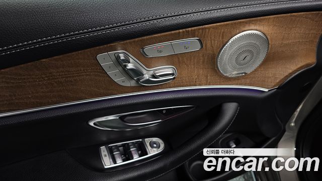 Mercedes-Benz E-Class (W213) E300e 4MATIC Exclusive 2021 — фото 30