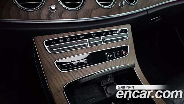 Mercedes-Benz E-Class (W213) E300e 4MATIC Exclusive 2021 — фото 31