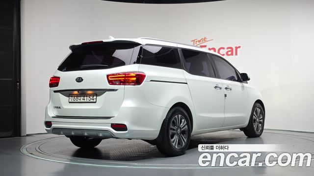 Kia Carnival 9-Seater Luxury 2019 — фото 2