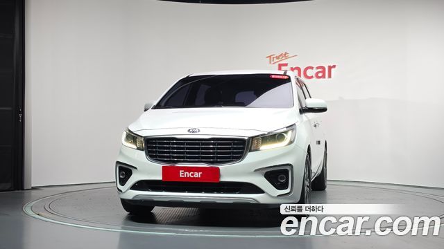 Kia Carnival 9-Seater Luxury 2019 — фото 3