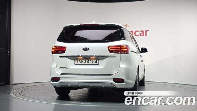 Kia Carnival 9-Seater Luxury 2019 — фото 4