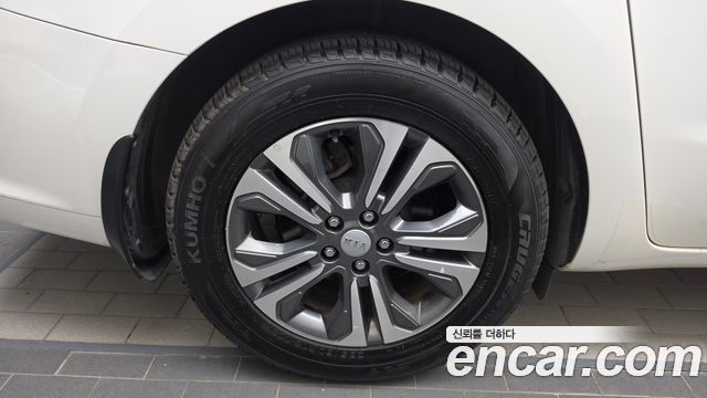 Kia Carnival 9-Seater Luxury 2019 — фото 5