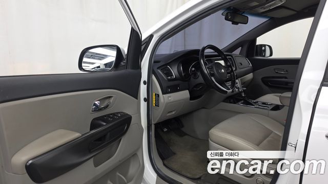 Kia Carnival 9-Seater Luxury 2019 — фото 10
