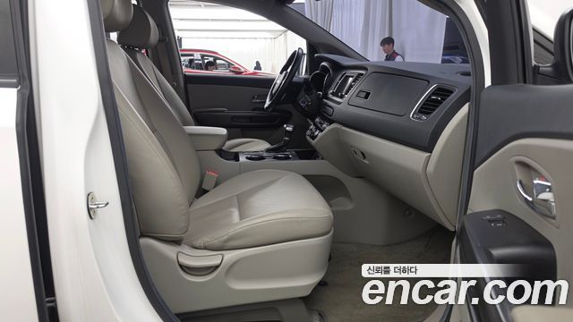 Kia Carnival 9-Seater Luxury 2019 — фото 11