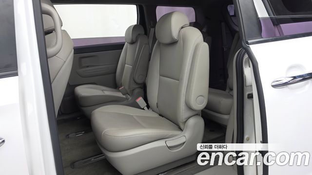Kia Carnival 9-Seater Luxury 2019 — фото 12