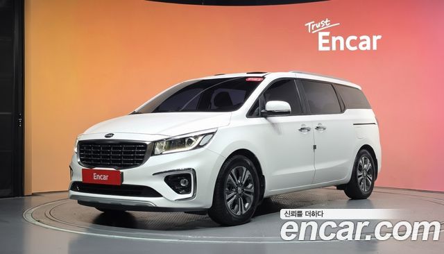 Kia Carnival 9-Seater Luxury 2019 — фото 1