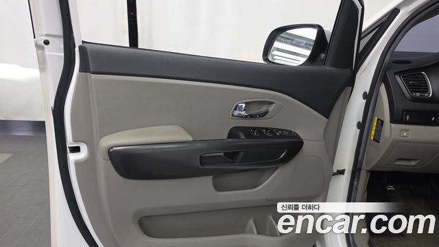 Kia Carnival 9-Seater Luxury 2019 — фото 24