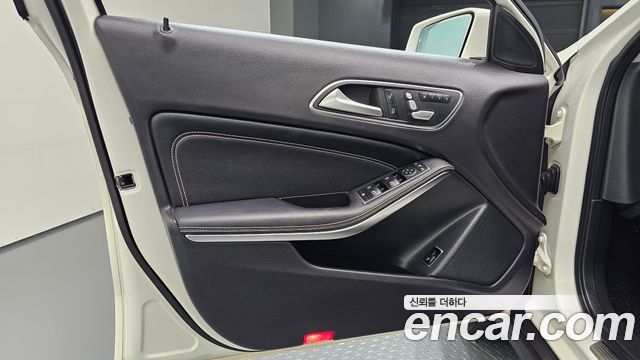 Mercedes-Benz GLA-Class (X156) GLA220 Premium 2019 — фото 24