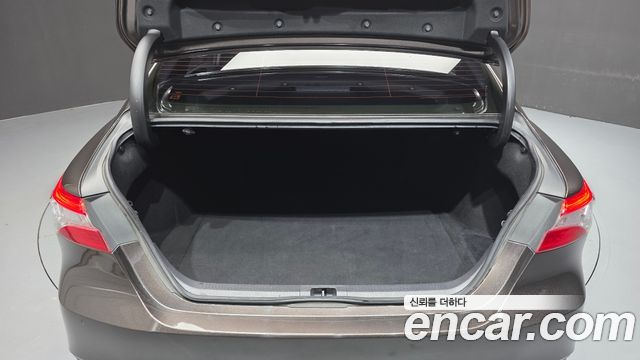 Toyota Camry (XV70) 2.5 LE Hybrid 2019 — фото 16