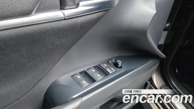 Toyota Camry (XV70) 2.5 LE Hybrid 2019 — фото 17