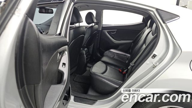 Hyundai Avante 1.6 GDi Modern Standard 2015 — фото 19