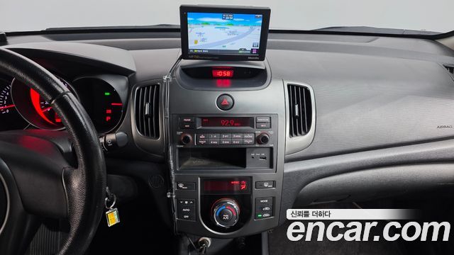 Kia Forte 1.6 GDI Deluxe ECO Plus 2011 — фото 14