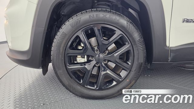Jeep Renegade 1.3 Limited 2022 — фото 5