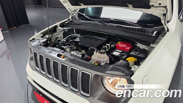 Jeep Renegade 1.3 Limited 2022 — фото 6