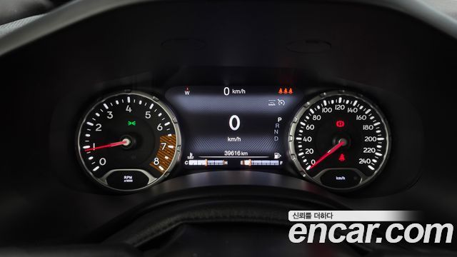 Jeep Renegade 1.3 Limited 2022 — фото 8
