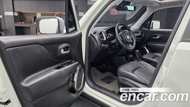 Jeep Renegade 1.3 Limited 2022 — фото 10