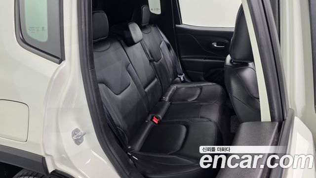 Jeep Renegade 1.3 Limited 2022 — фото 11