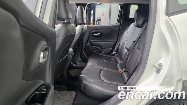 Jeep Renegade 1.3 Limited 2022 — фото 12