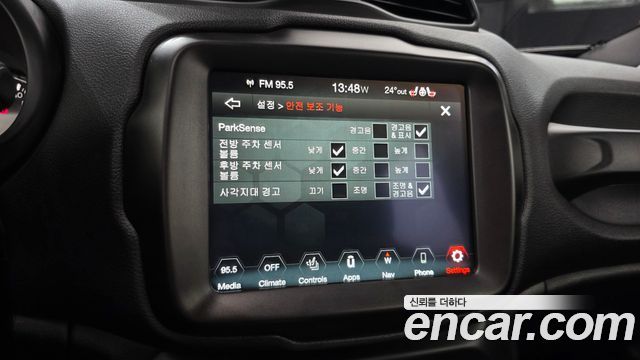 Jeep Renegade 1.3 Limited 2022 — фото 17
