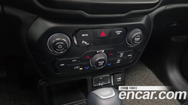 Jeep Renegade 1.3 Limited 2022 — фото 19