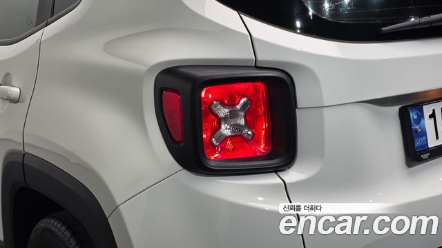 Jeep Renegade 1.3 Limited 2022 — фото 23