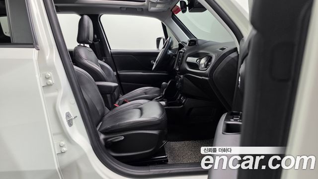 Jeep Renegade 1.3 Limited 2022 — фото 26