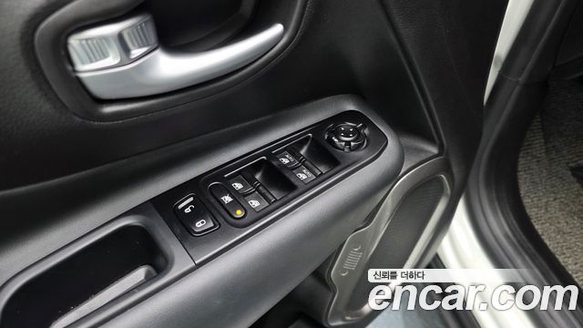 Jeep Renegade 1.3 Limited 2022 — фото 29