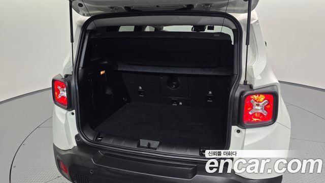 Jeep Renegade 1.3 Limited 2022 — фото 32