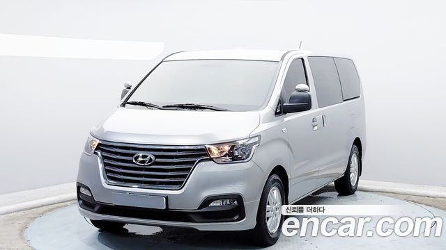 Hyundai Grand Starex Van 3-Seater Smart