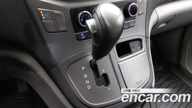 Hyundai Grand Starex Van 3-Seater Smart 2021 — фото 21