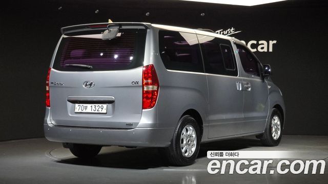Hyundai Grand Starex 12-Seater Wagon CVX Premium 2011 — фото 2