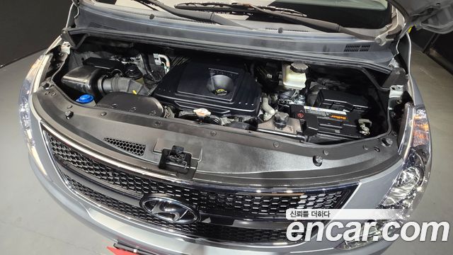 Hyundai Grand Starex 12-Seater Wagon CVX Premium 2011 — фото 6